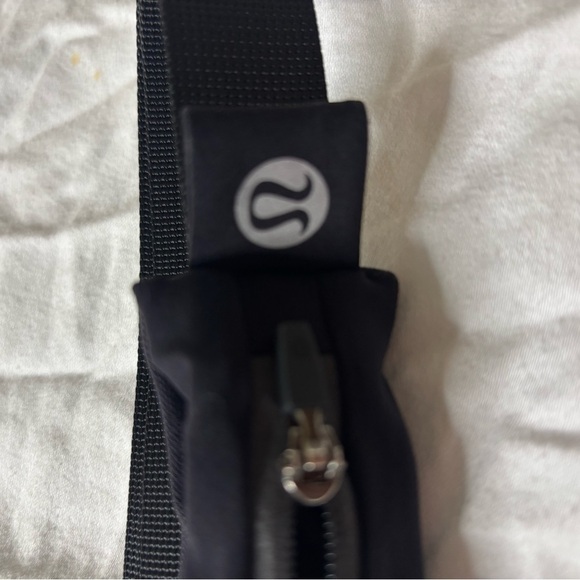 lululemon athletica Black everywhere Belt Bag - Picture 2 of 6